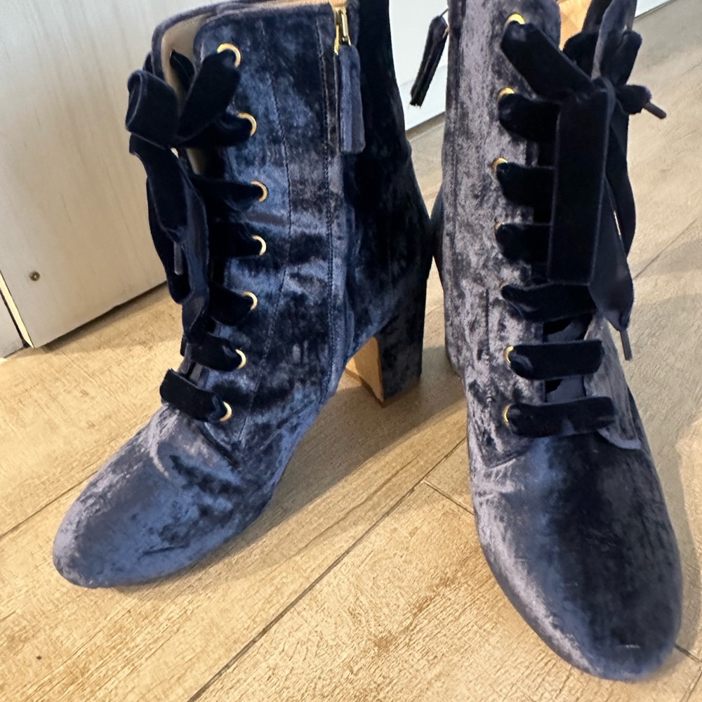 Velvet Lace-Up Ankle Boots - Black